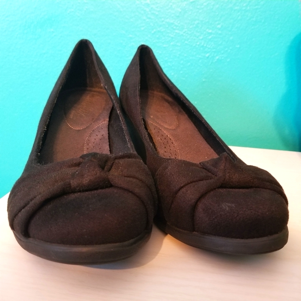 9.5 Wide - Black wedge heel with bow detail